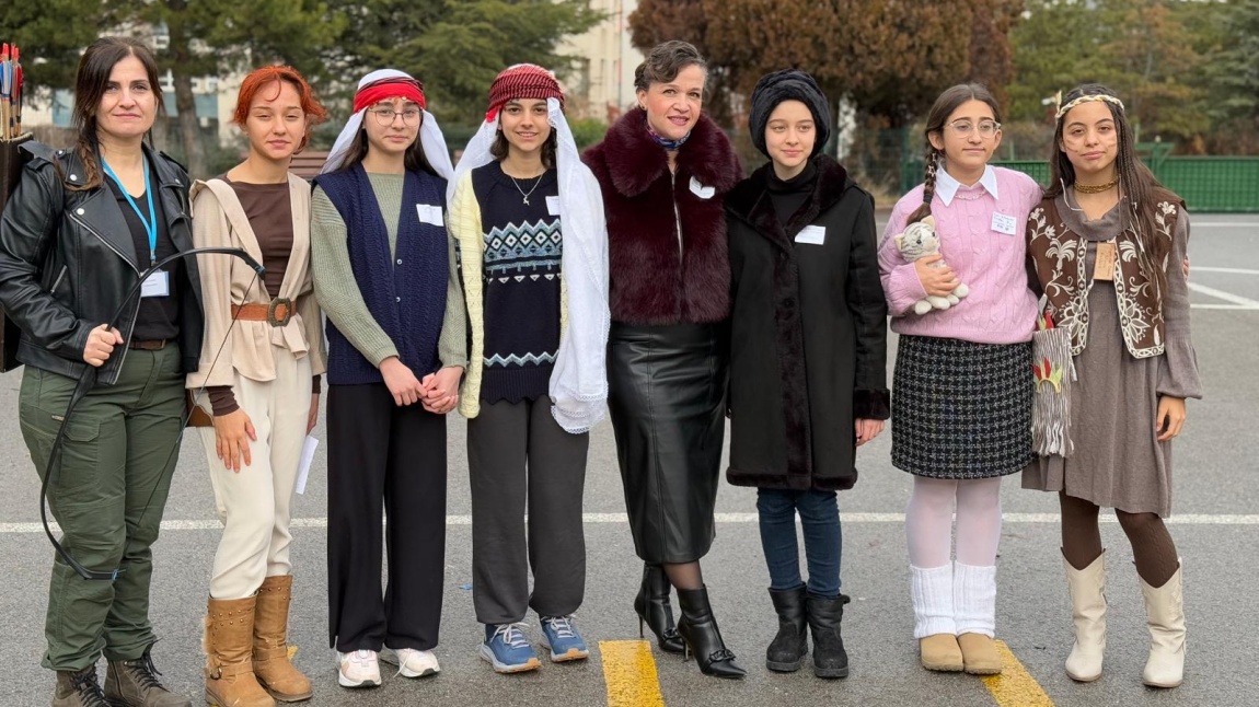 DÜNYA EDEBİYATI ROMAN KARAKTERLERİ OKULUMUZDA